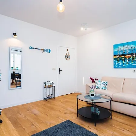 Apartment Immaculate 3-bed In